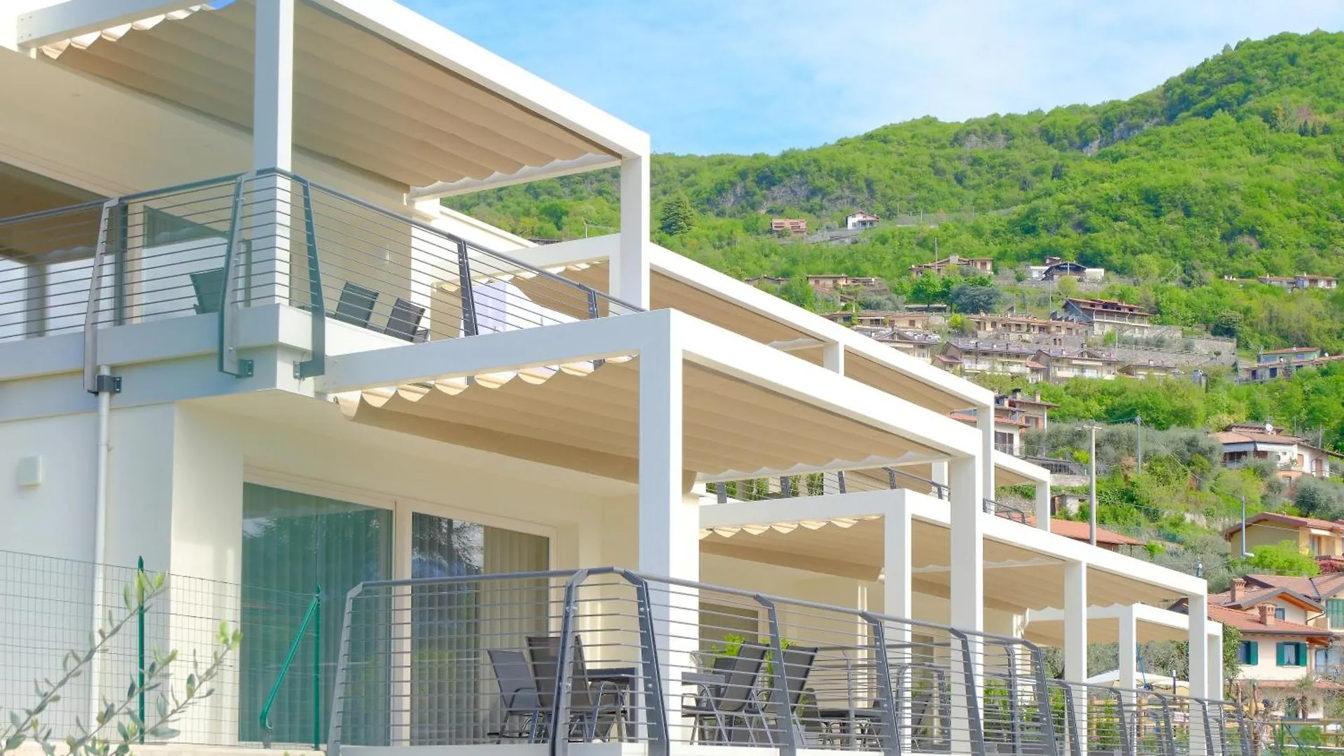 Costa Blu - Pool & Terrace Lake View Riva di Solto 0*,  Italia